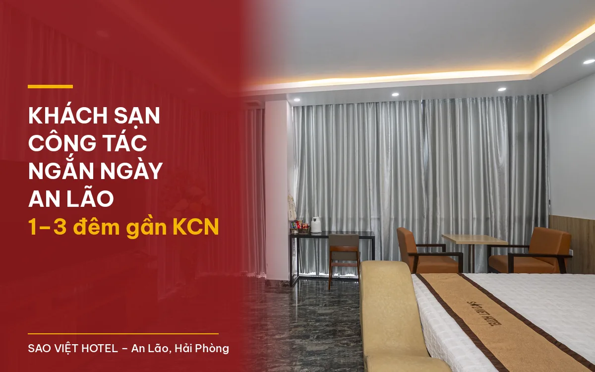 Khách sạn công tác ngắn ngày An Lão – phòng rộng đèn hắt trần, bàn ghế gỗ và cửa sổ rèm xám tại Sao Việt Hotel với tiêu đề bài viết