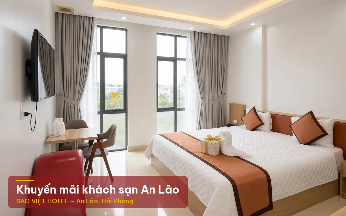 Khuyến mãi khách sạn An Lão – ảnh minh hoạ phòng ngủ giường đôi có hộp quà trên giường, kèm tiêu đề bài viết của Sao Việt Hotel