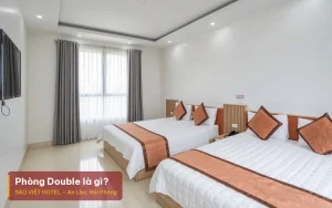 Phòng Double là gì – ảnh minh hoạ phòng khách sạn có hai giường kê cạnh nhau, kèm tiêu đề bài viết của Sao Việt Hotel