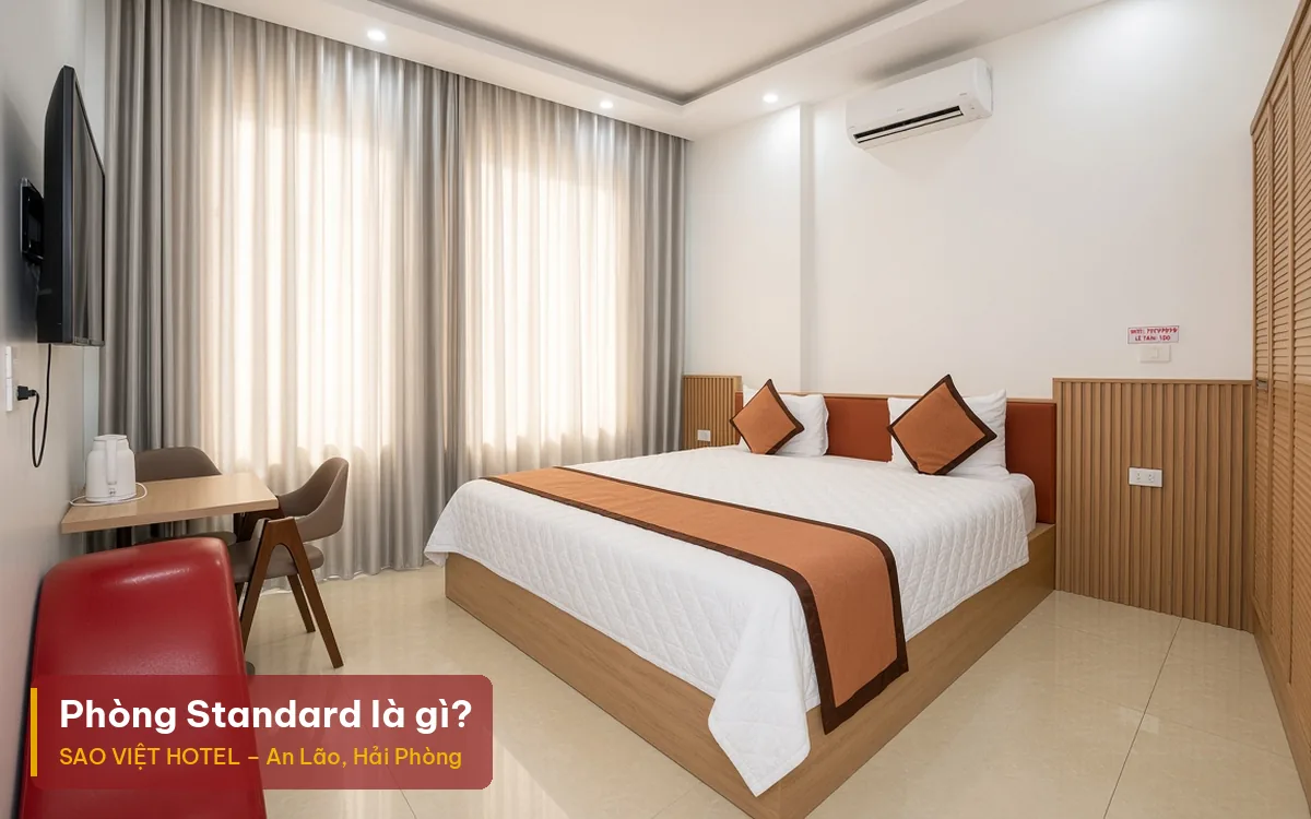 Phòng Standard là gì – ảnh minh hoạ phòng khách sạn một giường đôi, kèm tiêu đề bài viết của Sao Việt Hotel