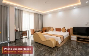 Phòng Superior là gì – ảnh minh hoạ phòng khách sạn rộng có giường đôi, kèm tiêu đề bài viết của Sao Việt Hotel