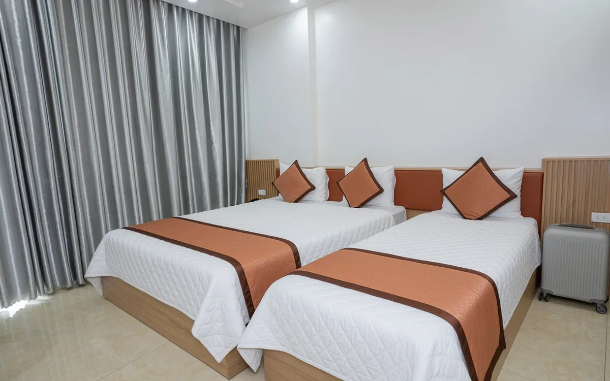 Phòng triple là gì – ảnh minh hoạ phòng có 1 giường đôi và 1 giường đơn